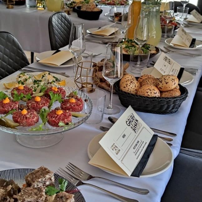 Eleganckie przyjęcie firmowe — catering Gruby Josek