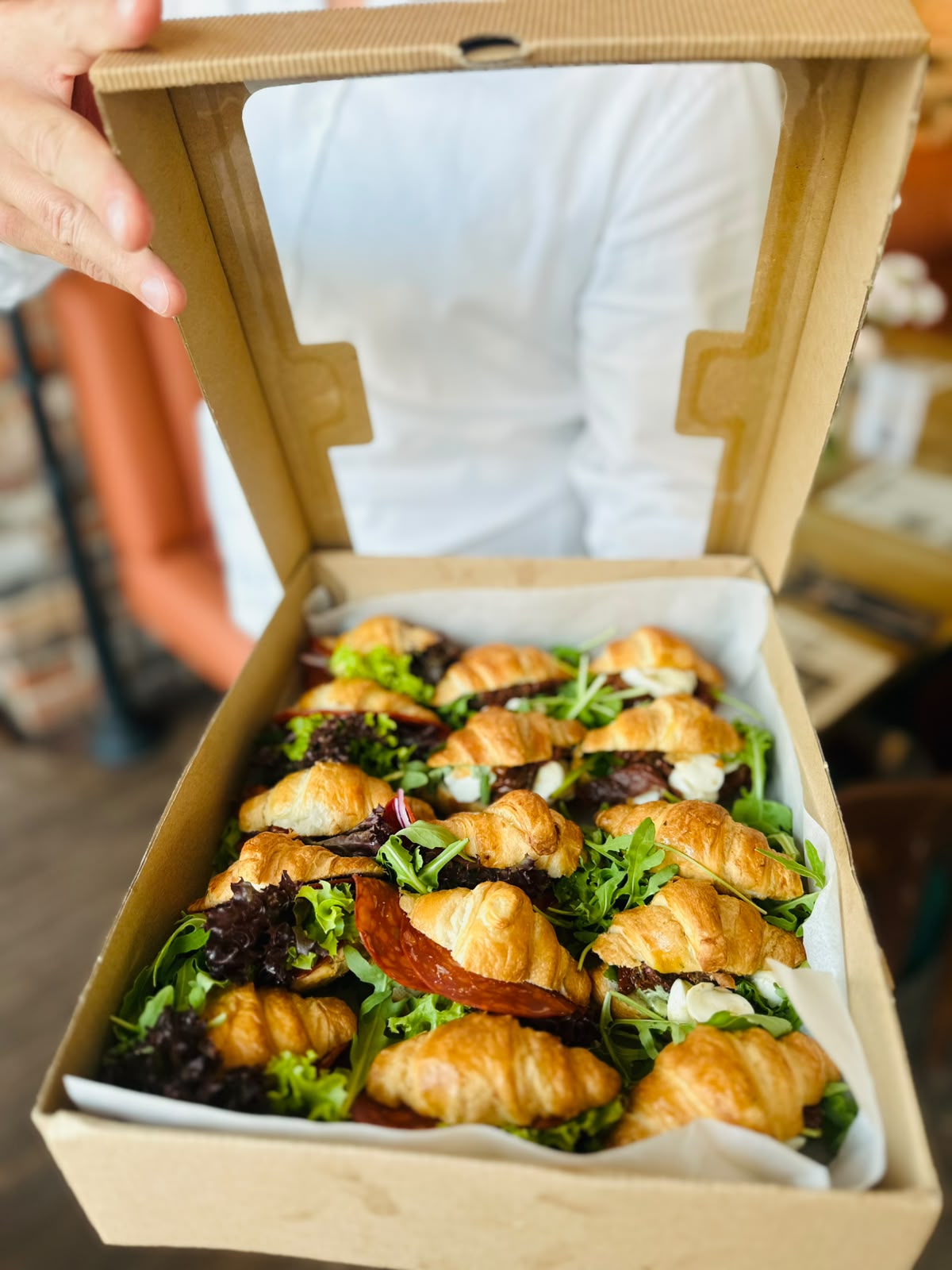 Lunch boxy Gruby Josek — kanapki i rogale na wynos
