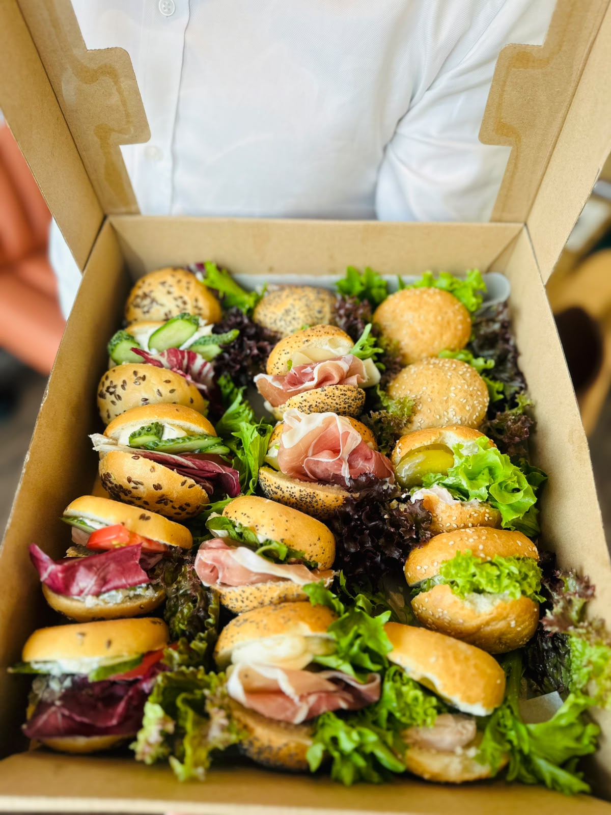 Lunch boxy Gruby Josek — kanapki i rogale na wynos